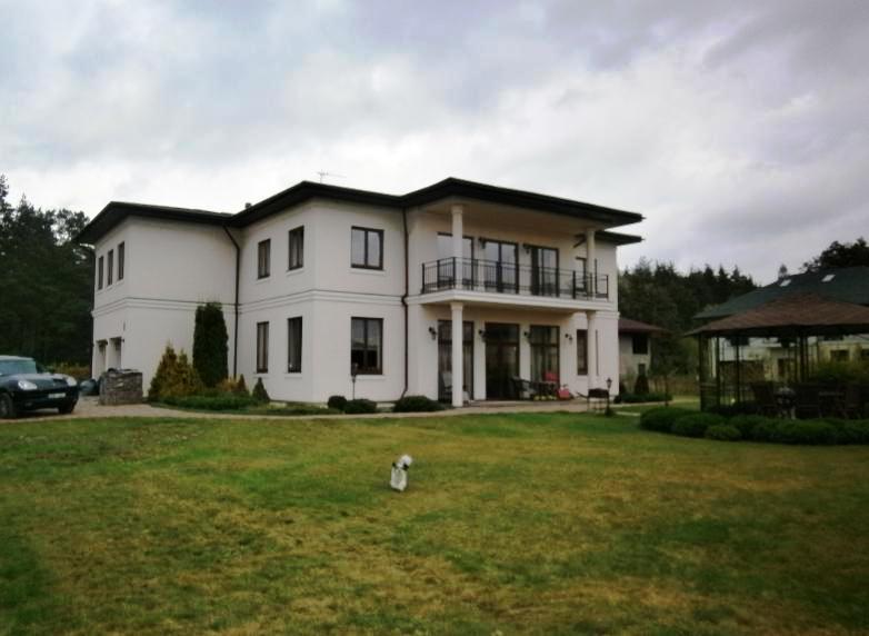 Шикарный дом в Юрмале на стороне реки...